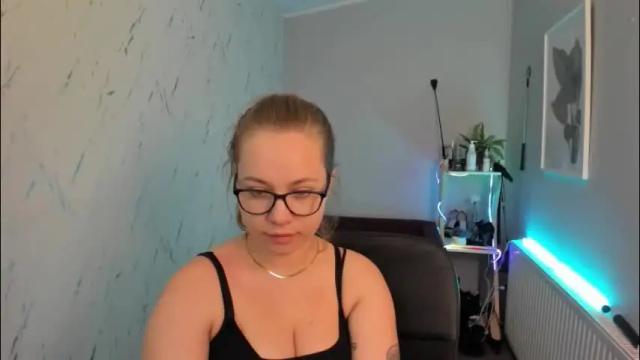 Thumbnail 3, holly_bb95's Stream at Chaturbate, 1 month ago