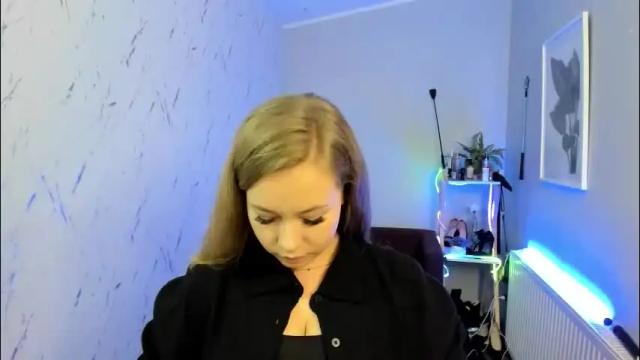 Image 3 of holly_bb95 Stream on Chaturbate on 1 month ago