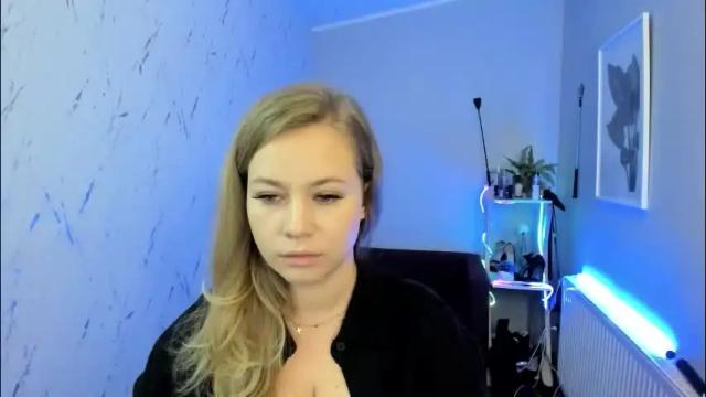 Image 7 of holly_bb95 Stream on Chaturbate on 1 month ago