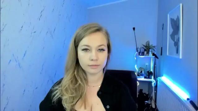 Image 8 of holly_bb95 Stream on Chaturbate on 1 month ago