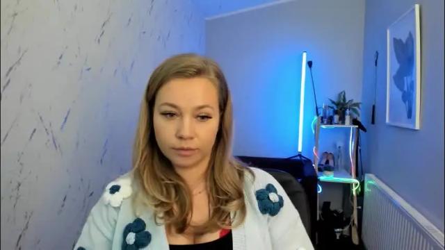 Image 3 of holly_bb95 Stream on Chaturbate on 1 month ago