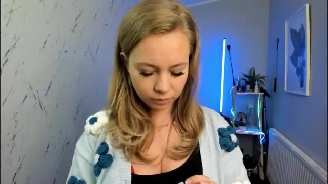 Image 4 of holly_bb95 Stream on Chaturbate on 1 month ago