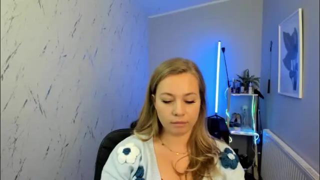 Image 8 of holly_bb95 Stream on Chaturbate on 1 month ago