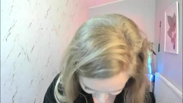 Image 10 of holly_bb95 Stream on Chaturbate on 29 days ago