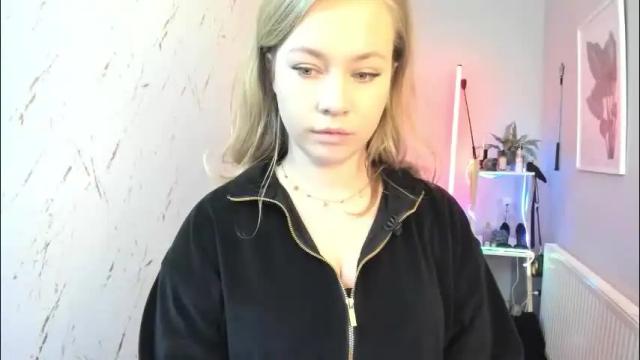 Image 11 of holly_bb95 Stream on Chaturbate on 29 days ago