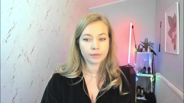 Image 12 of holly_bb95 Stream on Chaturbate on 29 days ago