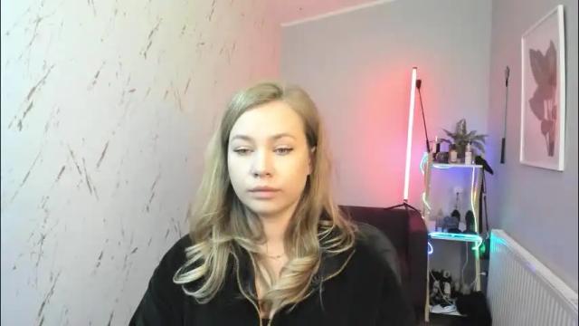 Image 2 of holly_bb95 Stream on Chaturbate on 29 days ago