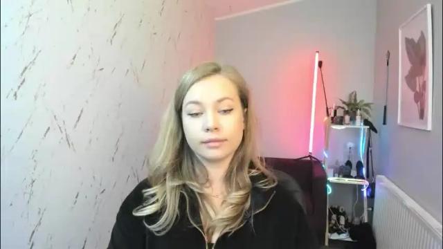 Image 3 of holly_bb95 Stream on Chaturbate on 29 days ago