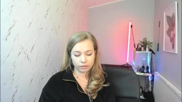 Image 6 of holly_bb95 Stream on Chaturbate on 29 days ago