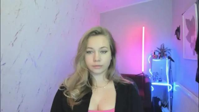 Image 3 of holly_bb95 Stream on Chaturbate on 10 days ago