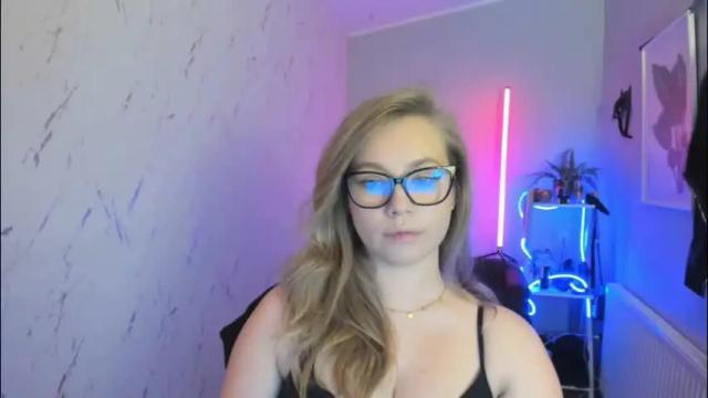 Image 10 of holly_bb95 Stream on Chaturbate on 5 days ago