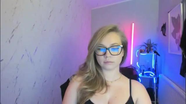 Image 11 of holly_bb95 Stream on Chaturbate on 5 days ago