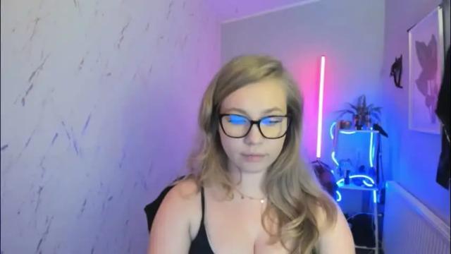 Image 7 of holly_bb95 Stream on Chaturbate on 5 days ago