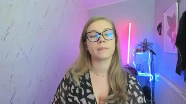 Image 10 of holly_bb95 Stream on Chaturbate on 2 days ago