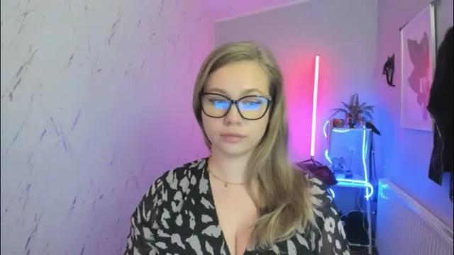 Image 11 of holly_bb95 Stream on Chaturbate on 2 days ago