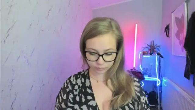 Image 12 of holly_bb95 Stream on Chaturbate on 2 days ago