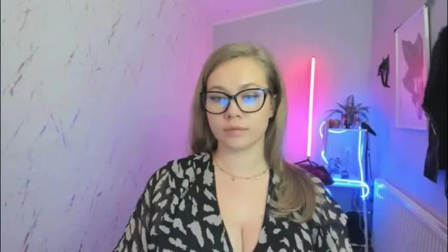 Image 6 of holly_bb95 Stream on Chaturbate on 2 days ago