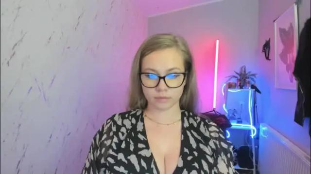 Image 8 of holly_bb95 Stream on Chaturbate on 2 days ago