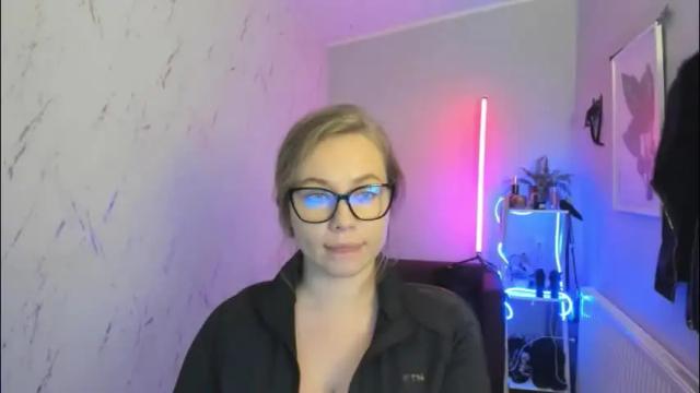 Image 10 of holly_bb95 Stream on Chaturbate on 2 months ago