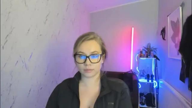 Image 11 of holly_bb95 Stream on Chaturbate on 2 months ago
