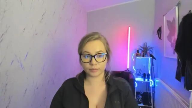 Image 3 of holly_bb95 Stream on Chaturbate on 2 months ago