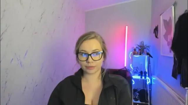 Image 4 of holly_bb95 Stream on Chaturbate on 2 months ago