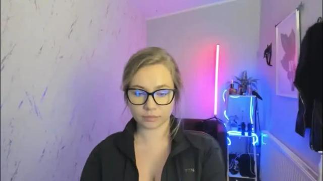 Image 6 of holly_bb95 Stream on Chaturbate on 2 months ago