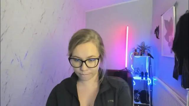 Image 7 of holly_bb95 Stream on Chaturbate on 2 months ago