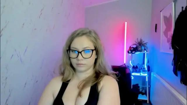 Image 11 of holly_bb95 Stream on Chaturbate on 1 month ago