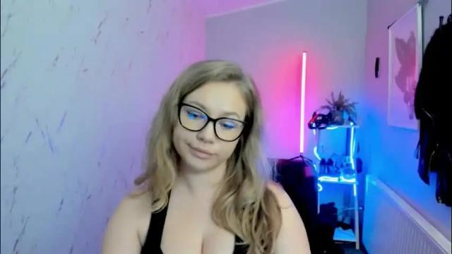 Image 6 of holly_bb95 Stream on Chaturbate on 1 month ago