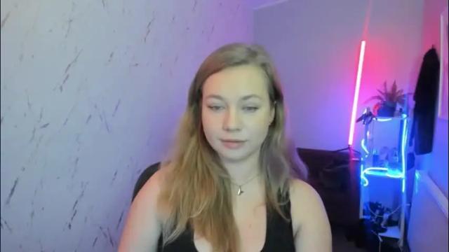 Image 12 of holly_bb95 Stream on Chaturbate on 1 month ago
