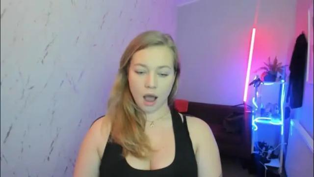 Image 7 of holly_bb95 Stream on Chaturbate on 1 month ago