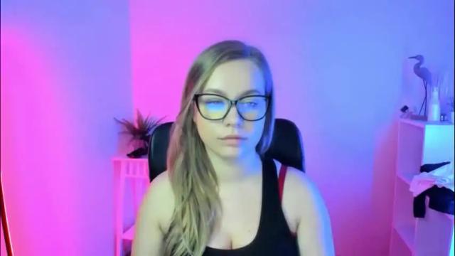 Image 10 of holly_bb95 Stream on Chaturbate on 24 days ago