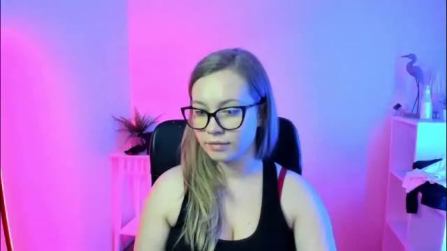 Image 11 of holly_bb95 Stream on Chaturbate on 24 days ago