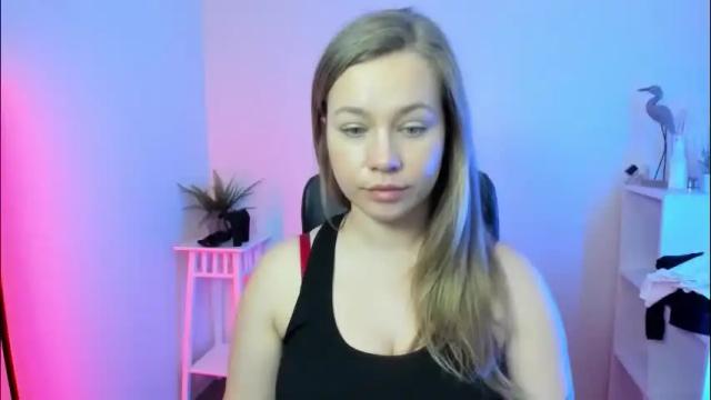 Image 2 of holly_bb95 Stream on Chaturbate on 24 days ago