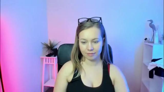 Image 6 of holly_bb95 Stream on Chaturbate on 24 days ago