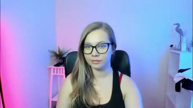 Image 7 of holly_bb95 Stream on Chaturbate on 24 days ago