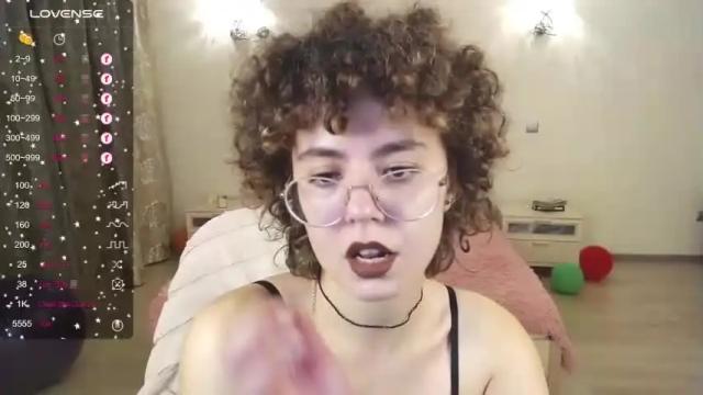 Image 8 of holly_molli Stream on Chaturbate on 21 months ago