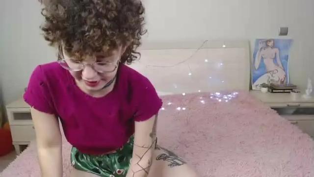 Image 2 of holly_molli Stream on Chaturbate on 21 months ago