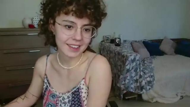 Image 8 of holly_molli Stream on Chaturbate on 21 months ago