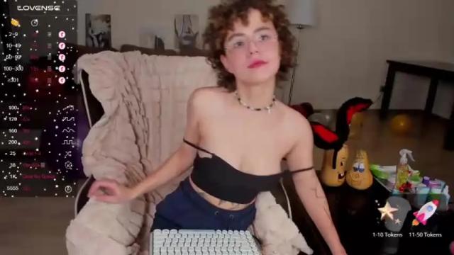 Image 3 of holly_molli Stream on Chaturbate on 20 months ago