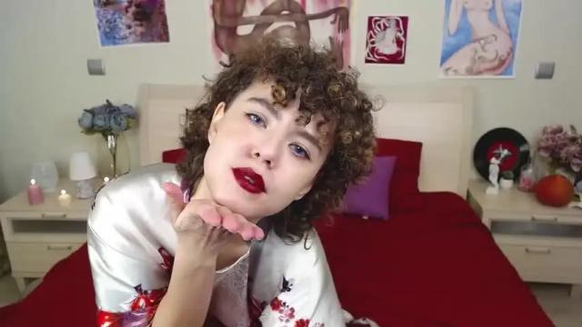 Image 3 of holly_molli Stream on Chaturbate on 20 months ago