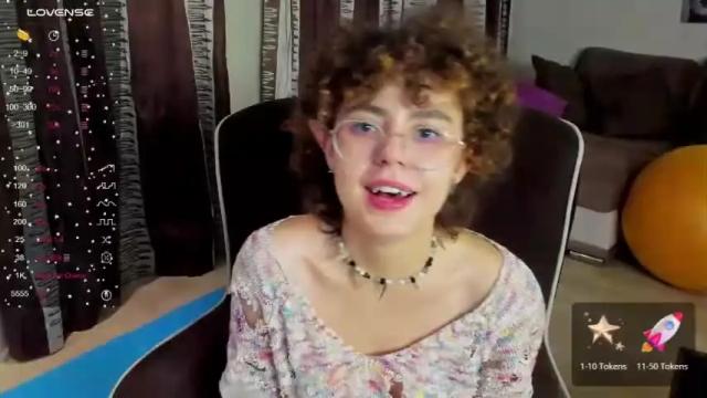 Image 2 of holly_molli Stream on Chaturbate on 20 months ago