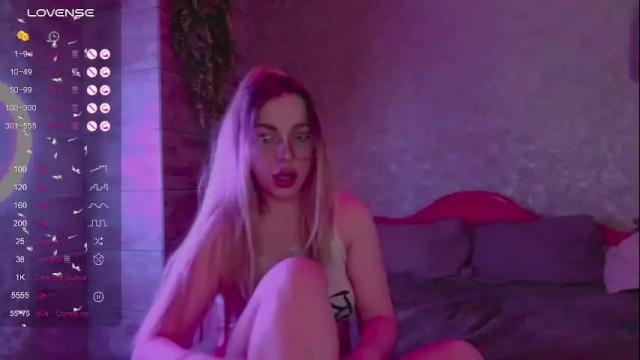 Image 2 of holly_molly8 Stream on Chaturbate on 1 month ago