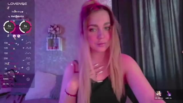 Image 6 of holly_molly8 Stream on Chaturbate on 24 days ago