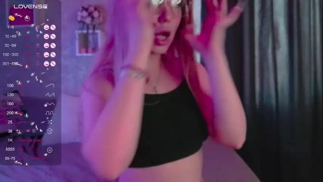 Image 8 of holly_molly8 Stream on Chaturbate on 24 days ago