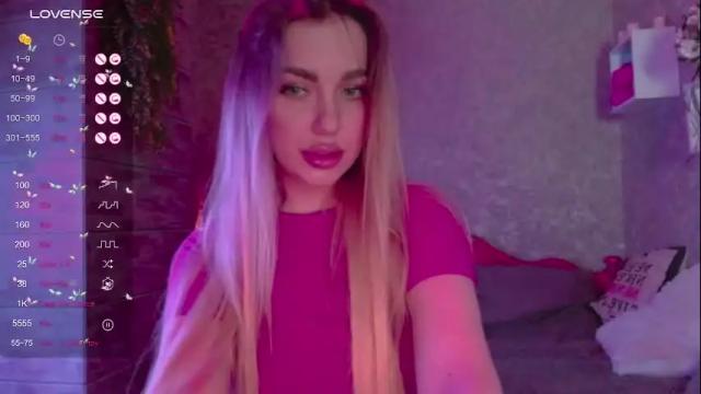 Image 2 of holly_molly8 Stream on Chaturbate on 22 days ago