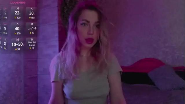 Image 10 of holly_molly8 Stream on Chaturbate on 4 days ago