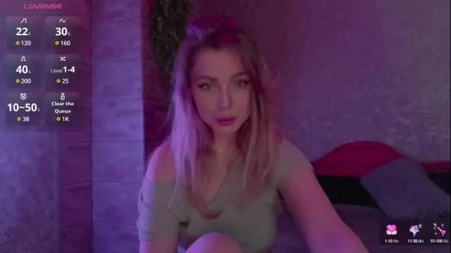 Image 12 of holly_molly8 Stream on Chaturbate on 4 days ago