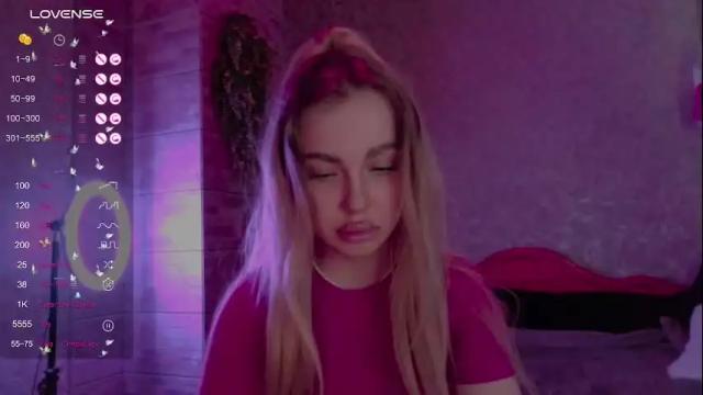 Image 2 of holly_molly8 Stream on Chaturbate on 1 day ago